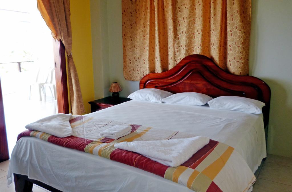 Hotel Casa Los Delfines Puerto Villamil Exteriér fotografie